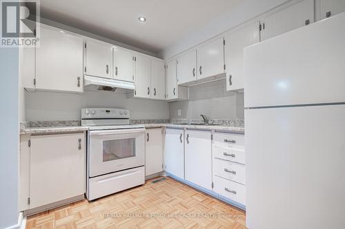 94 Christie Crescent, Barrie, ON - Indoor Photo Showing Kitchen