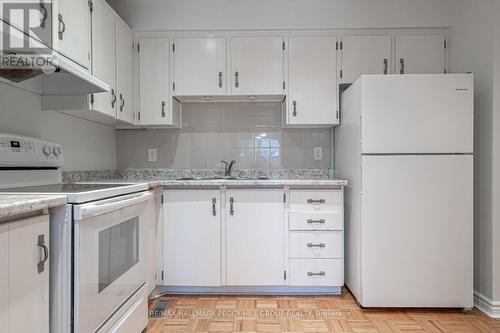 94 Christie Crescent, Barrie, ON - Indoor Photo Showing Kitchen