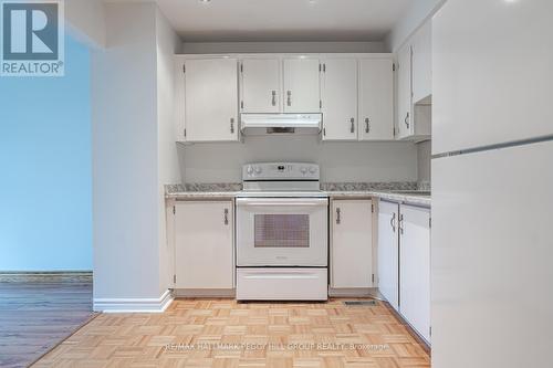 94 Christie Crescent, Barrie, ON - Indoor Photo Showing Kitchen