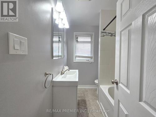 5 Golfdale Road, Barrie, ON - Indoor Photo Showing Bathroom