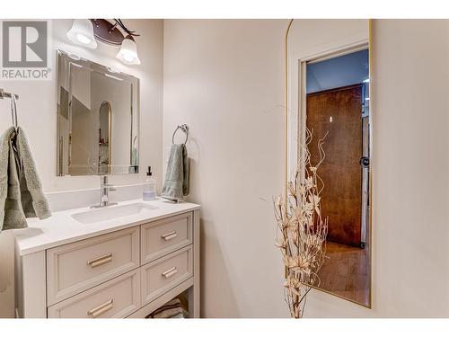 100 Palmer Road Unit# 18, Vernon, BC - Indoor Photo Showing Bathroom