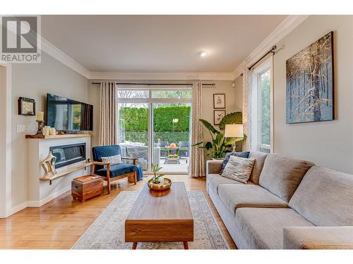 100 Palmer Road Unit# 18, Vernon, BC - Indoor Photo Showing Living Room With Fireplace