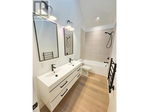 516 Robson Street Unit# B, Nelson, BC - Indoor Photo Showing Bathroom