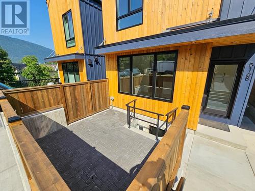 516 Robson Street Unit# B, Nelson, BC - Outdoor With Exterior