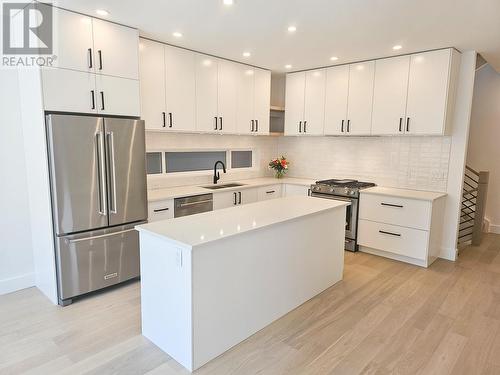 516 Robson Street Unit# B, Nelson, BC - Indoor Photo Showing Kitchen With Upgraded Kitchen