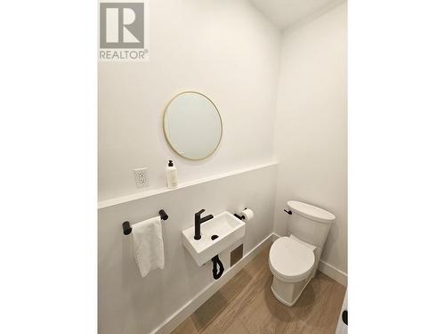 516 Robson Street Unit# B, Nelson, BC - Indoor Photo Showing Bathroom