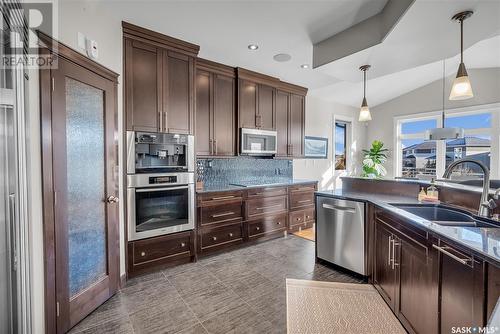 514 Wilkins Court, Saskatoon, SK - Indoor Photo Showing Kitchen With Double Sink With Upgraded Kitchen