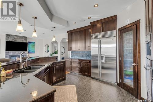 514 Wilkins Court, Saskatoon, SK - Indoor Photo Showing Kitchen With Double Sink With Upgraded Kitchen