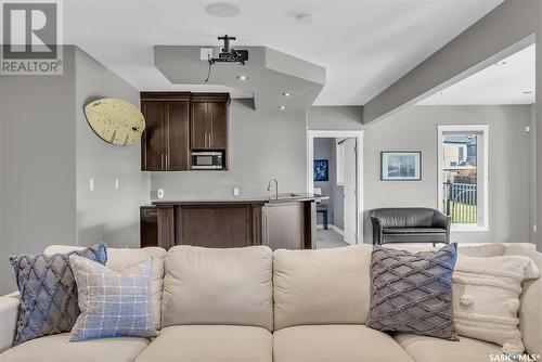 514 Wilkins Court, Saskatoon, SK - Indoor Photo Showing Living Room