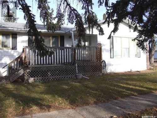 200 1St Street E, Leader, SK - Outdoor With Deck Patio Veranda