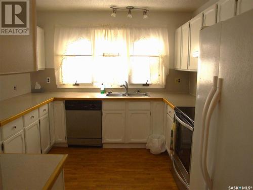 200 1St Street E, Leader, SK - Indoor Photo Showing Kitchen With Double Sink