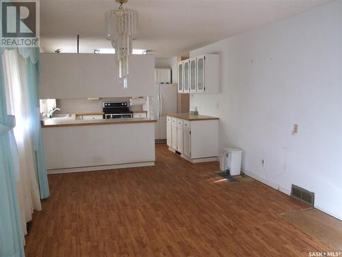 200 1St Street E, Leader, SK - Indoor Photo Showing Kitchen