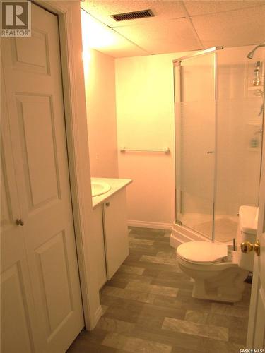 200 1St Street E, Leader, SK - Indoor Photo Showing Bathroom