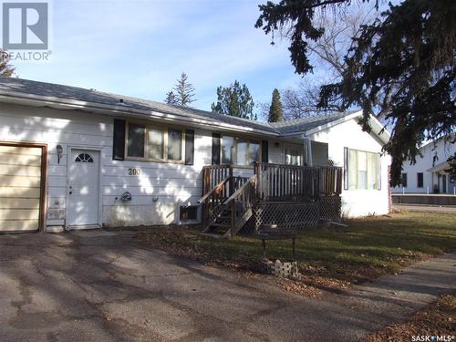 200 1St Street E, Leader, SK - Outdoor