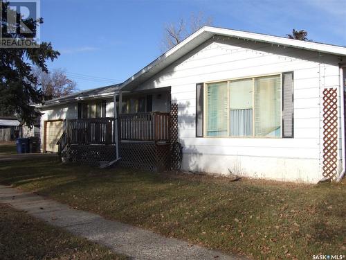 200 1St Street E, Leader, SK - Outdoor With Deck Patio Veranda