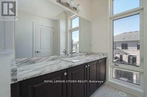 61 Emmas Way, Whitby, ON - Indoor Photo Showing Bathroom