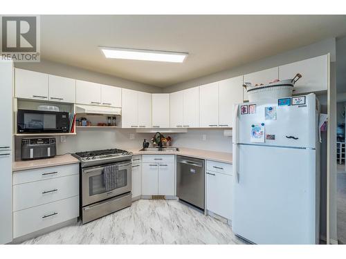 2655 Westsyde Road Unit# 16, Kamloops, BC - Indoor Photo Showing Kitchen