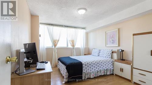 2002 - 3590 Kaneff Crescent, Mississauga, ON - Indoor Photo Showing Bedroom