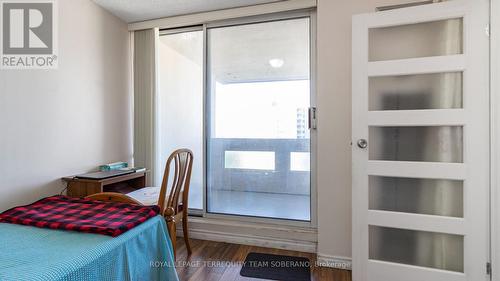 2002 - 3590 Kaneff Crescent, Mississauga, ON - Indoor Photo Showing Bedroom