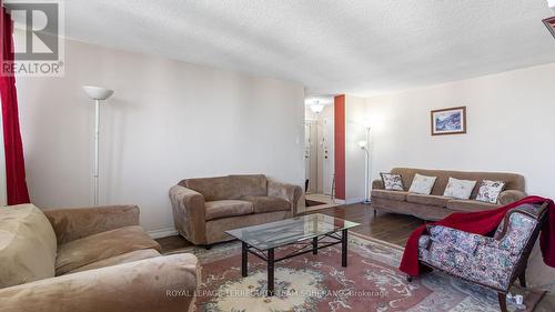 2002 - 3590 Kaneff Crescent, Mississauga, ON - Indoor Photo Showing Living Room