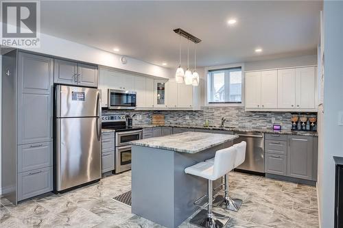 3061 Emerald Crescent, Chelmsford, ON - Indoor Photo Showing Kitchen With Upgraded Kitchen