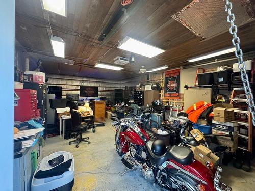 Garage - 1098 Rue Dulcinée, Havre-Saint-Pierre, QC - Indoor Photo Showing Garage