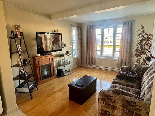 Salon - 1098 Rue Dulcinée, Havre-Saint-Pierre, QC - Indoor Photo Showing Living Room With Fireplace