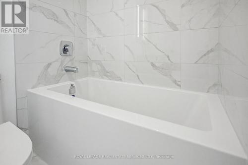 220 Missinnihe Way, Mississauga, ON - Indoor Photo Showing Bathroom