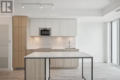 1217 - 220 Missinnihe Way, Mississauga, ON - Indoor Photo Showing Kitchen