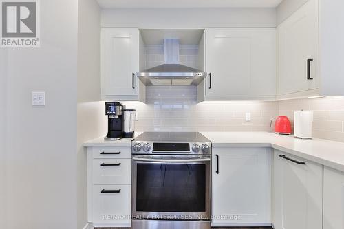 12 Grapevine Road, Caledon, ON - Indoor Photo Showing Kitchen