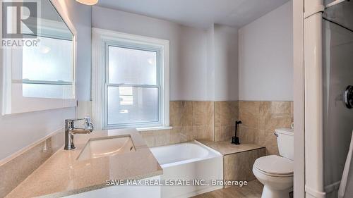 713 Adelaide Street N, London, ON - Indoor Photo Showing Bathroom