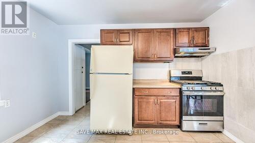 713 Adelaide Street N, London, ON - Indoor Photo Showing Kitchen