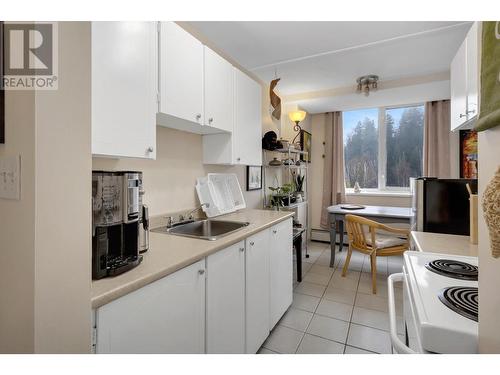 506 1501 Queensway Street, Prince George, BC - Indoor Photo Showing Kitchen