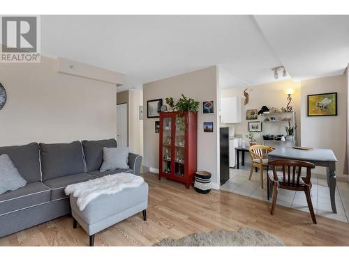 506 1501 Queensway Street, Prince George, BC - Indoor Photo Showing Living Room