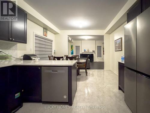 1214 Drinkle Crescent, Oshawa, ON - Indoor Photo Showing Kitchen