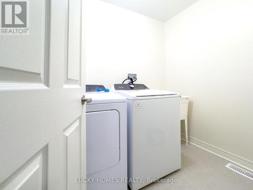 1214 Drinkle Crescent, Oshawa, ON - Indoor Photo Showing Laundry Room