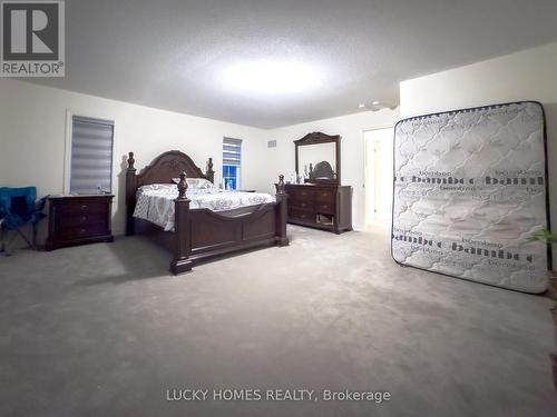 1214 Drinkle Crescent, Oshawa, ON - Indoor Photo Showing Bedroom