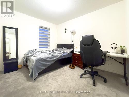 1214 Drinkle Crescent, Oshawa, ON - Indoor Photo Showing Bedroom