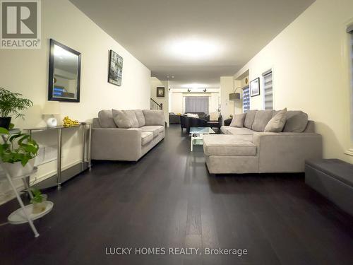 1214 Drinkle Crescent, Oshawa, ON - Indoor Photo Showing Living Room