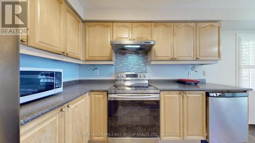 91 Lafayette Boulevard, Whitby, ON - Indoor Photo Showing Kitchen