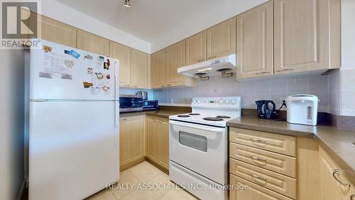 906 - 88 Times Avenue, Markham, ON - Indoor Photo Showing Kitchen