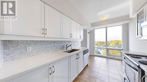 Ph809 - 3830 Bathurst Street, Toronto, ON - Indoor Photo Showing Kitchen