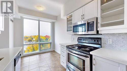 Ph809 - 3830 Bathurst Street, Toronto, ON - Indoor Photo Showing Kitchen