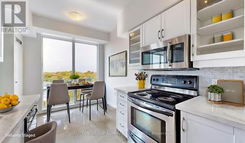 Ph809 - 3830 Bathurst Street, Toronto, ON - Indoor Photo Showing Kitchen