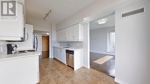 Ph809 - 3830 Bathurst Street, Toronto, ON - Indoor Photo Showing Kitchen