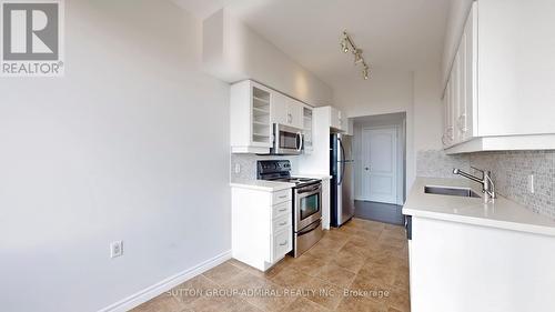 Ph809 - 3830 Bathurst Street, Toronto, ON - Indoor Photo Showing Kitchen