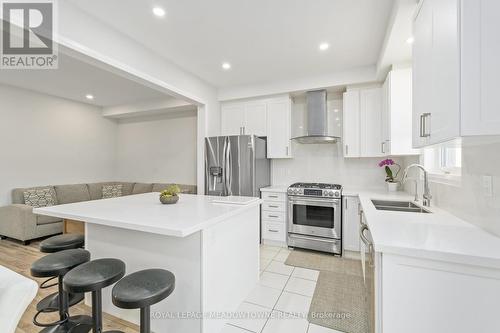 29 Donnan Drive, New Tecumseth, ON - Indoor Photo Showing Kitchen With Stainless Steel Kitchen With Double Sink With Upgraded Kitchen