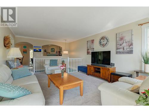 2440 Old Okanagan Highway Unit# 1004, West Kelowna, BC - Indoor Photo Showing Living Room