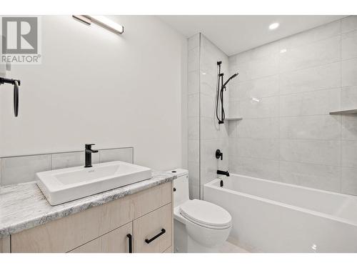 855 Lochness Street, Kelowna, BC - Indoor Photo Showing Bathroom