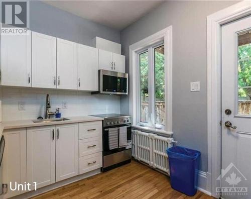 52 St Andrew Street, Ottawa, ON - Indoor Photo Showing Kitchen